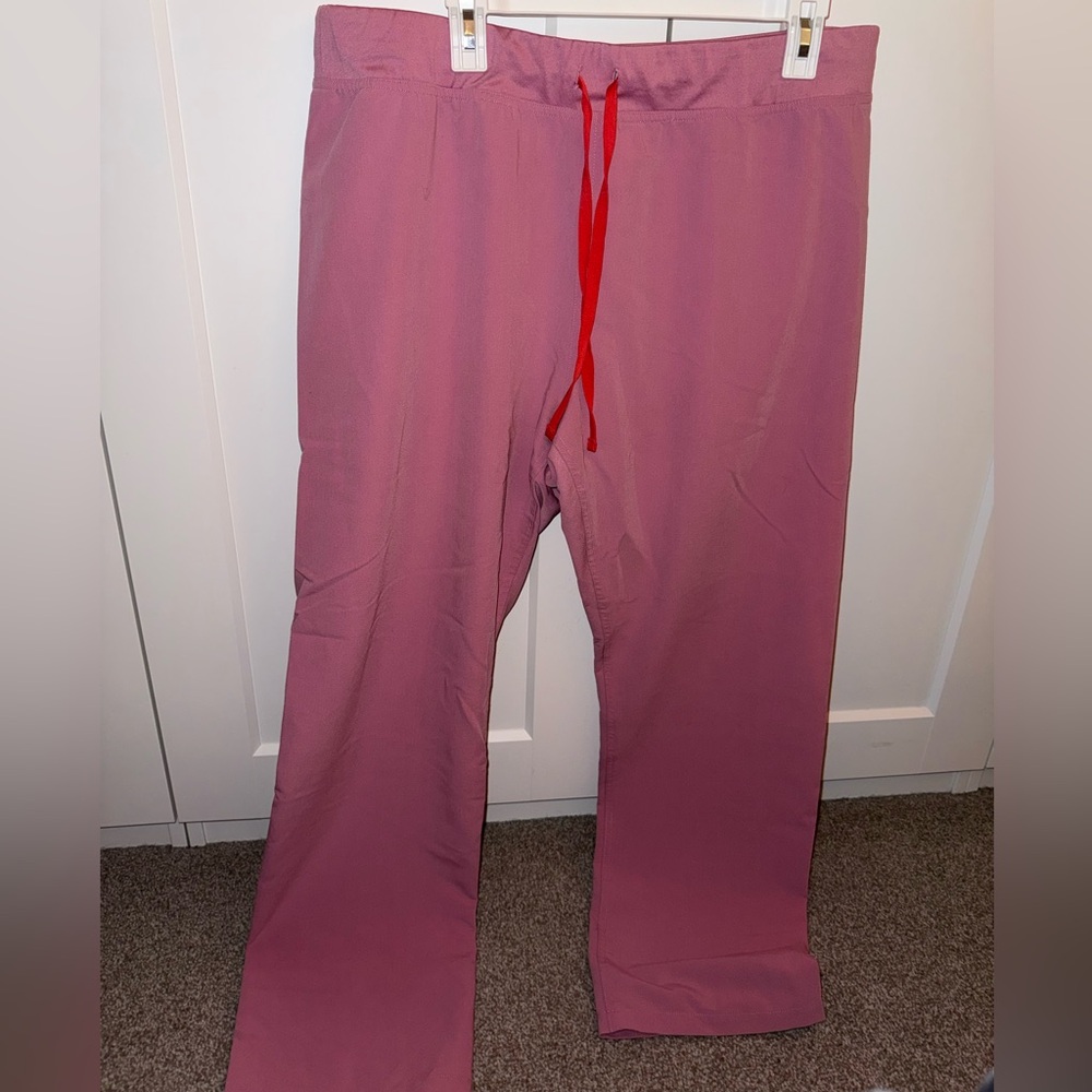 FIGS Livingston XL chalk pink